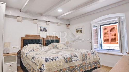 House approx. 100 m2 | 4 floors | 3 apartment units | Well-established rental business | Dubrovnik, Old Town