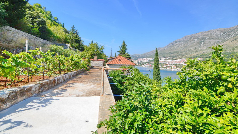 Prekrasna kamena villa 612 m2 neposredno uz more – Dubrovnik okolica