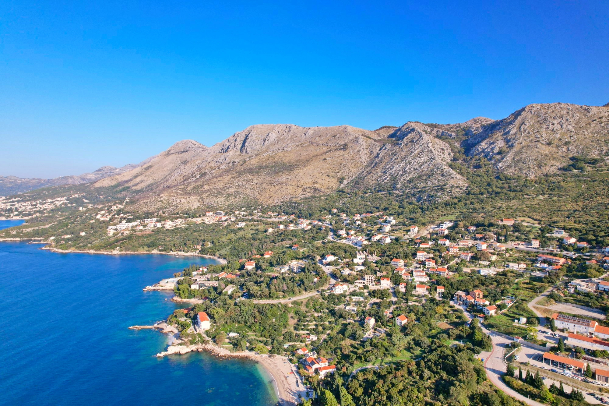 Atraktivno građevinsko zemljište cca 820 m2 s pogledom na more | Lokacijska dozvola za izgradnju vile s bazenom