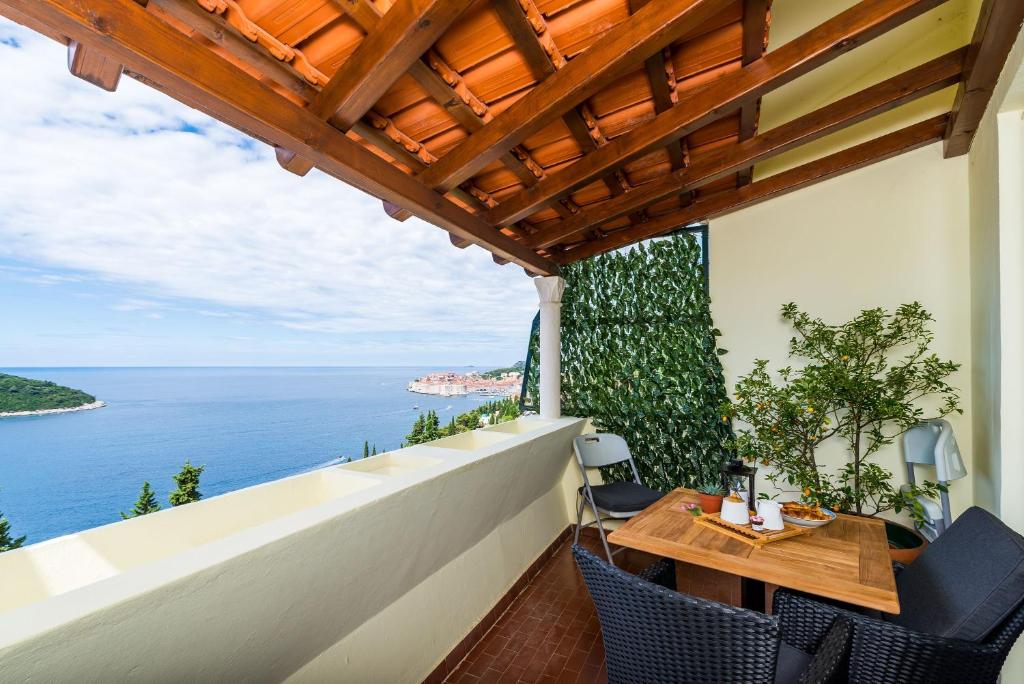 EKSKLUZIVNA PRODAJA! Stan cca 45m2 s prekrasnim pogledom na more i Stari grad | Blizina plaže | Dubrovnik