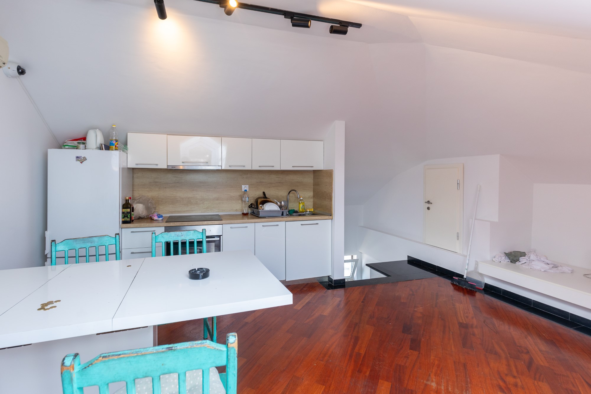 Dvoetažni stan cca 93 m2 | 4 spavaće sobe | Atraktivna pozicija | Dubrovnik