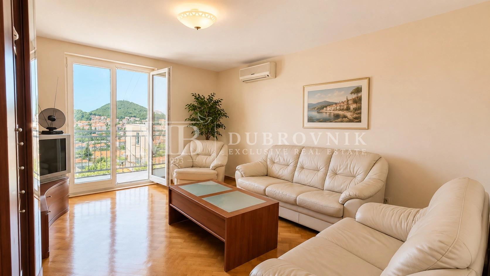 Komforan dvoetažni stan 102 m2 s pogledom na more | 3 spavaće sobe | Garaža | Izvrsna lokacija! | Dubrovnik