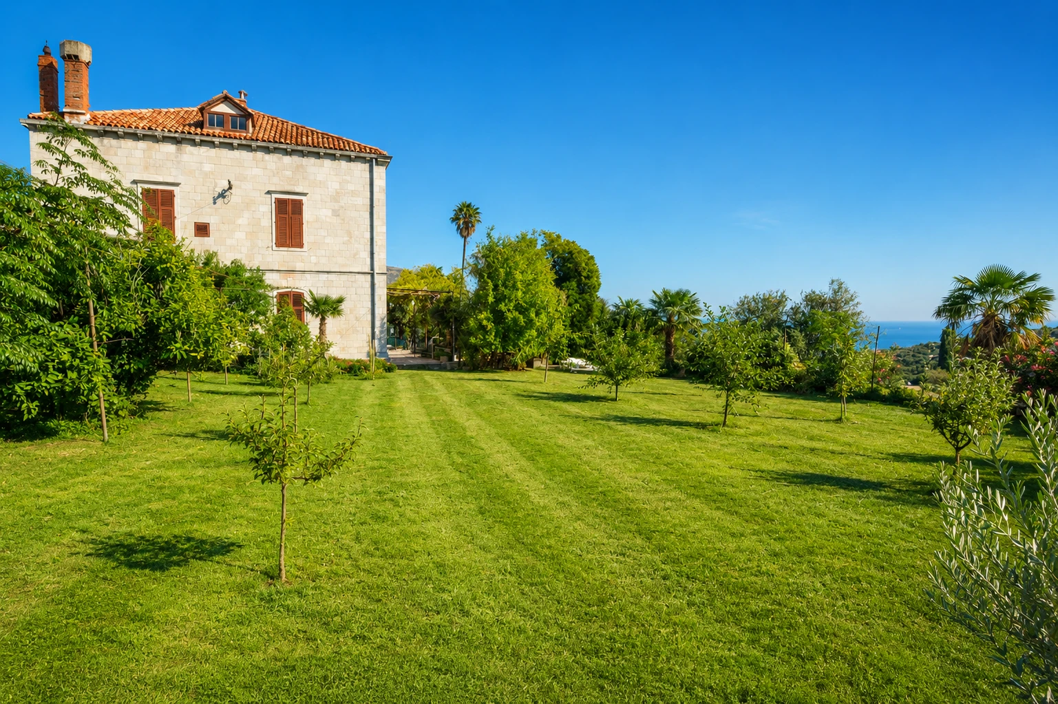Tradicionalna kamena kuća 250 m2 na zemljištu 2549 m2