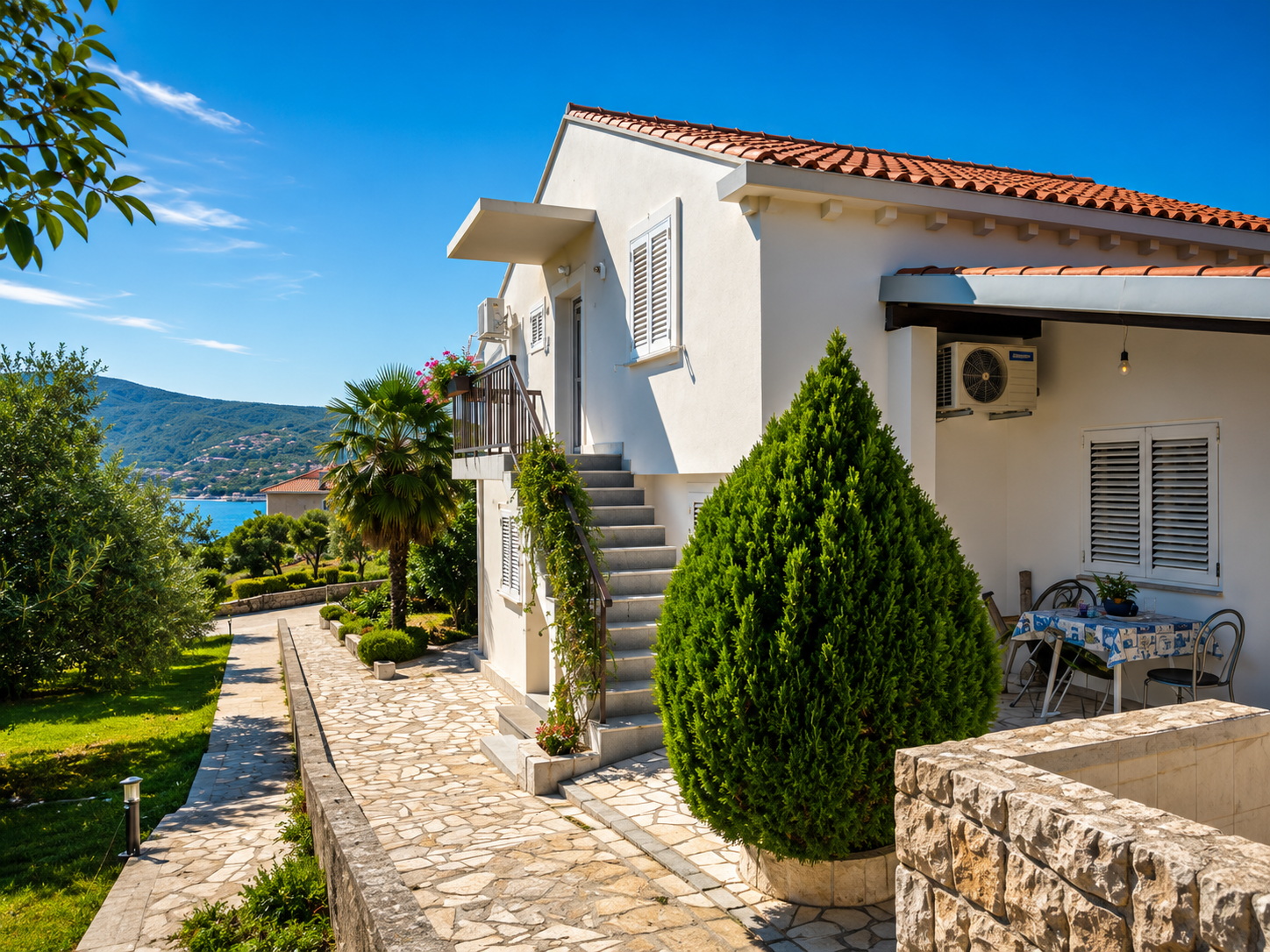 Kuća cca 185 m2 s pogledom na more | Atraktivna lokacija u blizini plaže! | Dubrovnik okolica