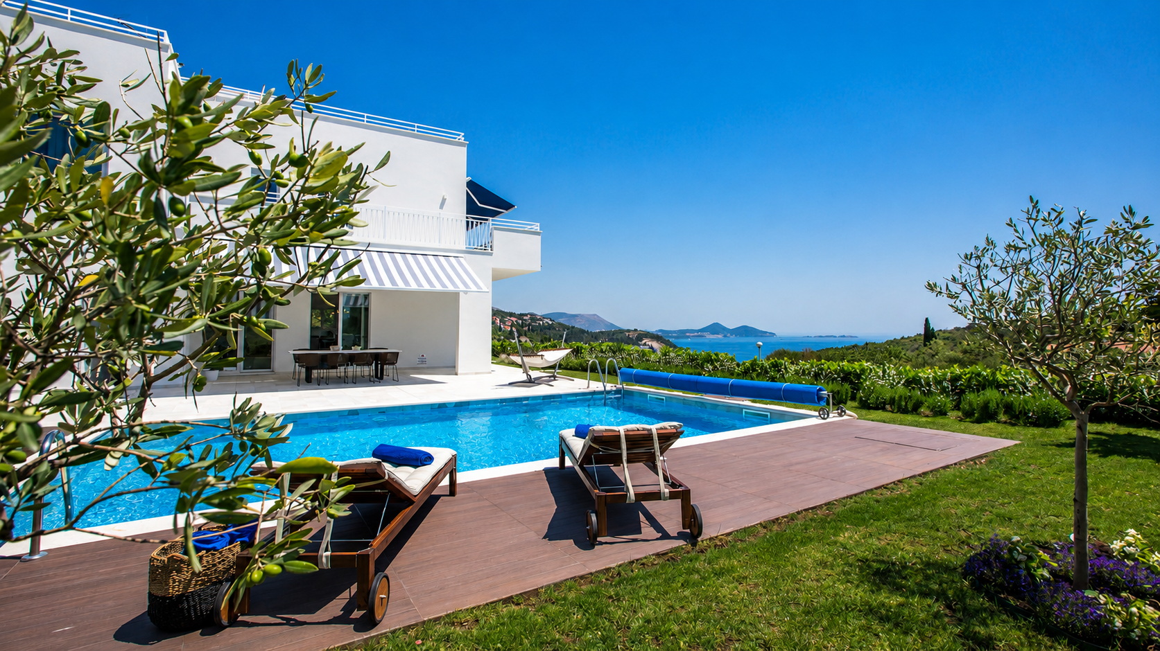 Luksuzna villa s bazenom, u prirodnom okruženju, pogled more