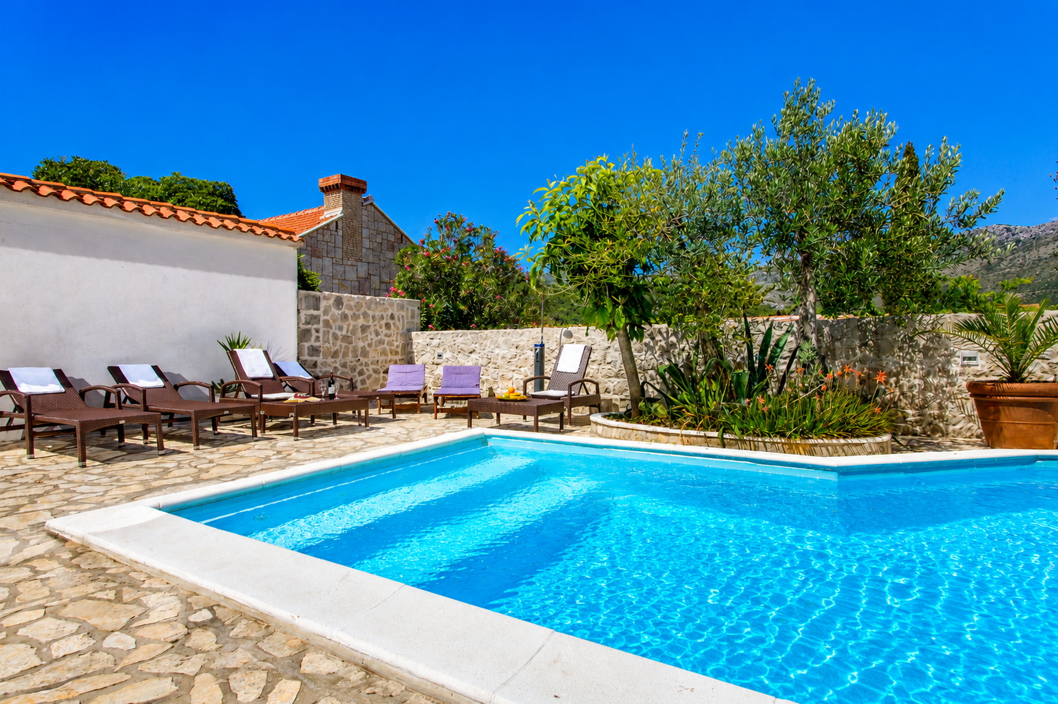 Villa 400 m2 s bazenom i pogledom na more u neposrednoj blizini Dubrovnika